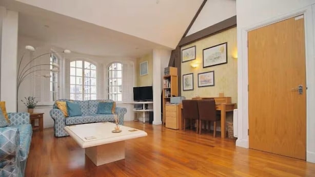 Unclassified image, 1 of 1, button - The Cardiff Central Pad Stylish 2-bed Apartment (Cardiff)
