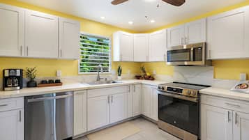 KylskÄp, mikrovÄgsugn, ugn och spishÀll