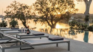 Pacific Suite | Free WiFi