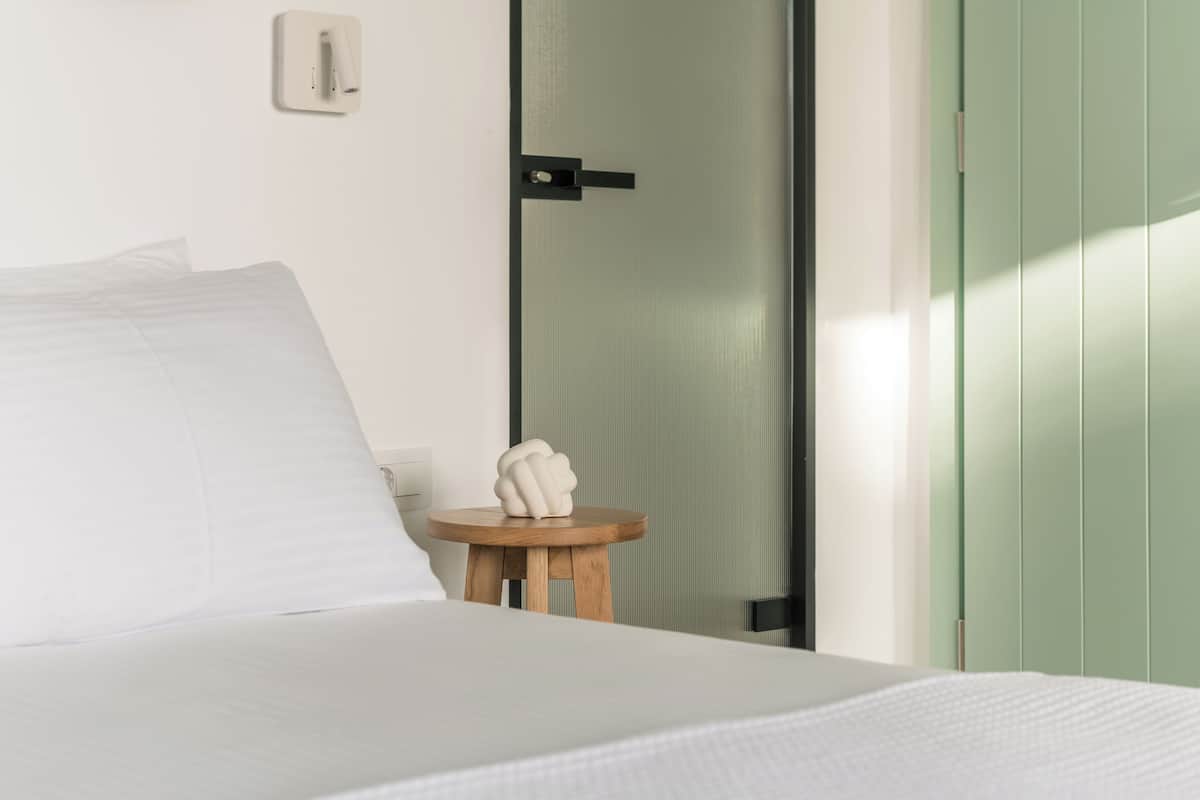 Arctic Suite | Free WiFi