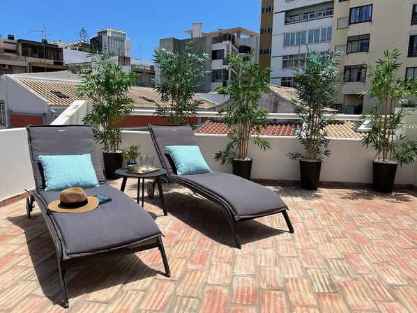 Terrace/patio - Stylish House - Sun Terrace central location and 10 minutes walk to Beach Ferry (Faro)