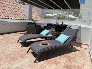 Outdoor dining - Stylish House - Sun Terrace central location and 10 minutes walk to Beach Ferry (Faro)