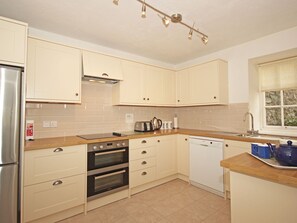 Dishwasher, cookware/dishes/utensils - 3 Moult Farm Cottages (Salcombe)