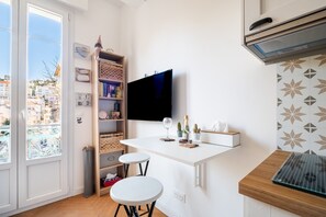 Interior - “Amélie’s Cozy Nest” Apartment with Wi-Fi (Nice)