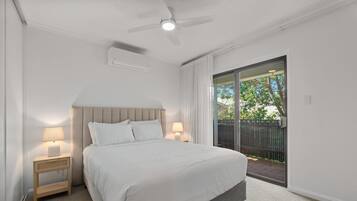 Apartment | 2 bedrooms, laptop workspace, bed sheets