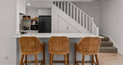 Stylish 2-bed Townhouse in Leafy Hyde Park