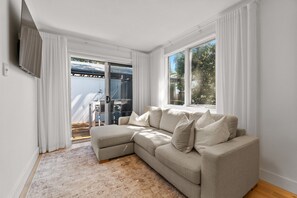 Living room - Stylish 2-bed Townhouse in Leafy Hyde Park (Adelaide)