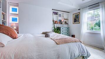 3 bedrooms, desk, free WiFi, bed sheets