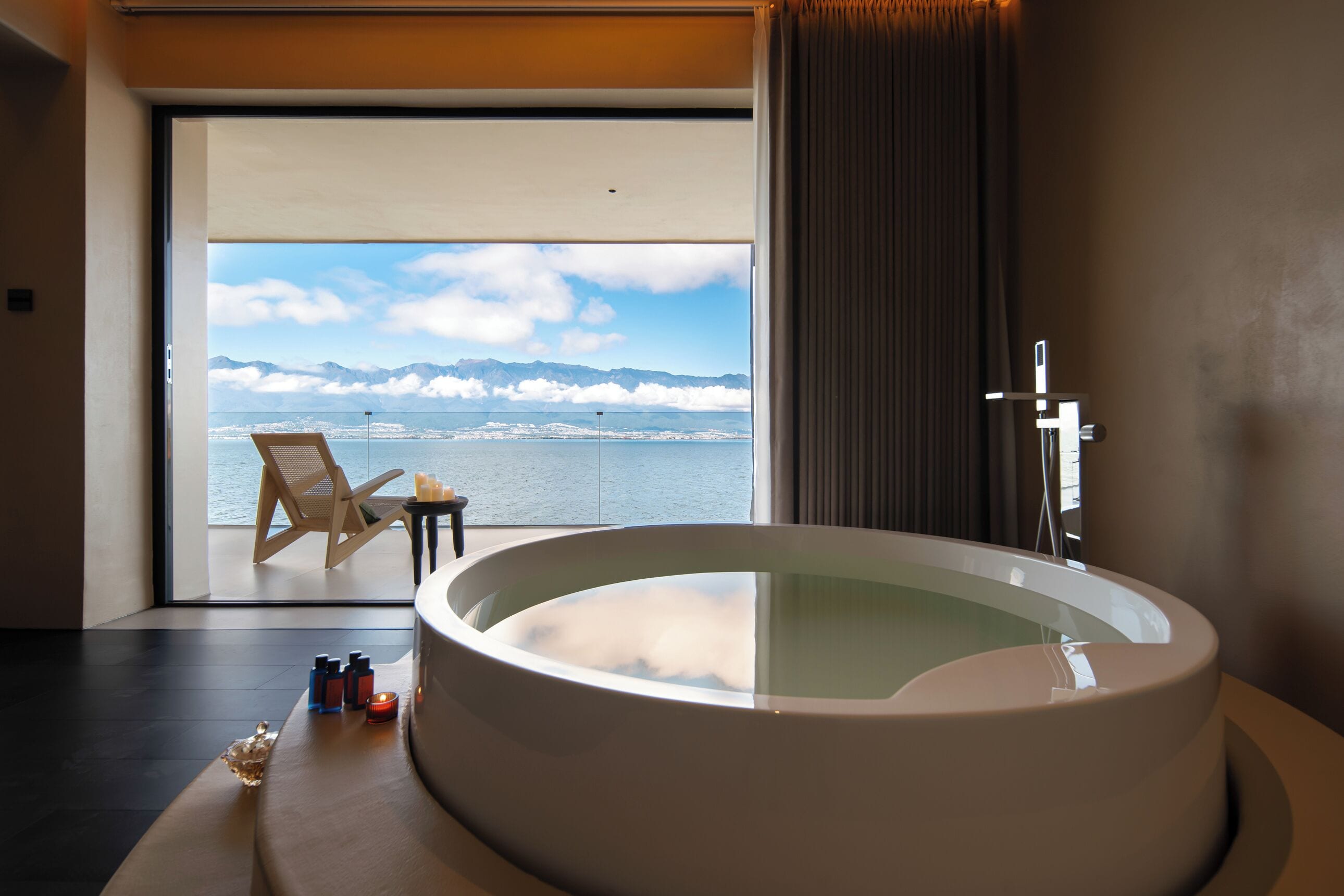 Luxury Double Room, Ocean View | Private spa tub
