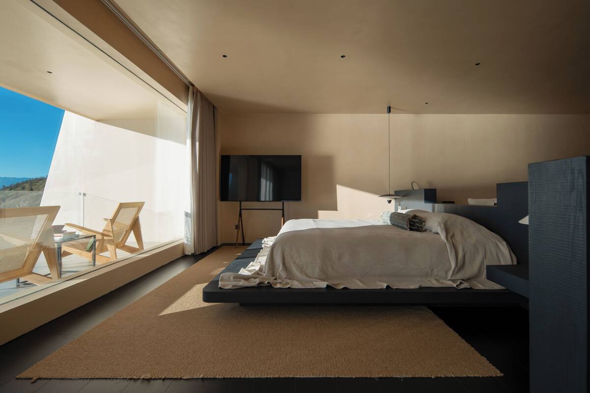 Luxury Double Room, Ocean View | In-room safe, desk, laptop workspace, blackout drapes