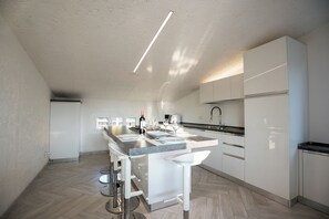 Fridge, microwave, oven, stovetop - Stunning rooftop in Garda! (Garda)