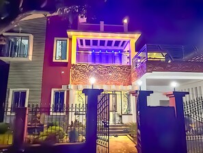 Villa familiale | Espace de travail pour ordinateurs portables, accès au Wi-Fi (inclus)