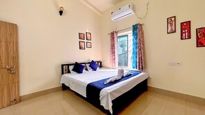 Laptop workspace, free WiFi, bed sheets - Swapno Chhobi (Bolpur)
