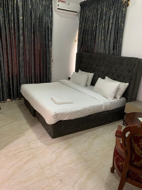 奢華客房 | 書桌、筆電工作空間