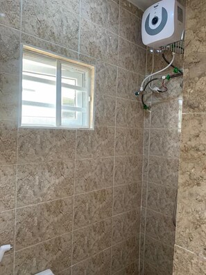 Classic Room | Bathroom | Shower, towels, soap, toilet paper - ELLEX SLEEVES APARTMENT  (Ibadan)