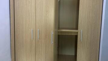 Luxury Room | Desk, laptop workspace