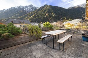Outdoor dining - Cozy 4pax | Family | Mt-Blanc View | Central (Chamonix-Mont-Blanc)
