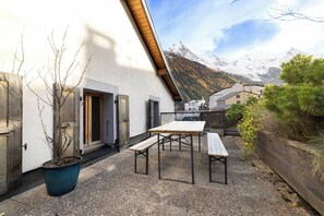 Outdoor dining - Cozy 4pax | Family | Mt-Blanc View | Central (Chamonix-Mont-Blanc)