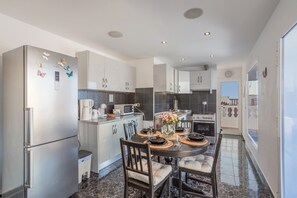 Frigorífic, microones, forn i placa de cuina