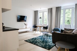 Deluxe Apartment, City View | Living area - Louis and Louise Apartments & Lofts  (Bremen)