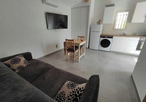 Studio Saint Maximin avec exterieur, place de parking et proche centre ville