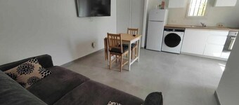 Studio Saint Maximin with exterior, parking space and near downtown