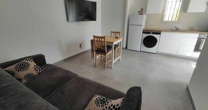 Studio Saint Maximin avec exterieur, place de parking et proche centre ville
