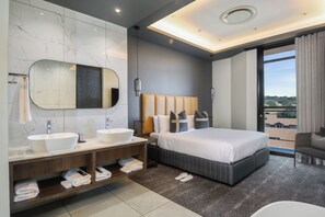 Desk, laptop workspace, iron/ironing board, free WiFi - The Capital Boardwalk (Gqeberha)