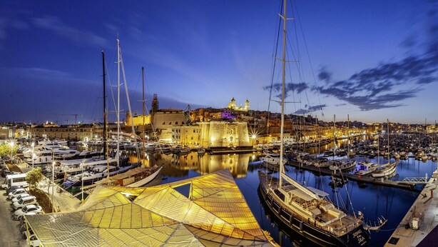 A marina with boats docked, a large sailboat, and a historic building with a dome in the background. - Spacious waterfront 1-bedroom apartment GSPI1-1 (Birgu)