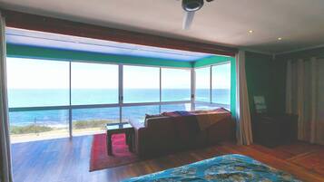4 bedrooms, iron/ironing board, WiFi (free), bed sheets