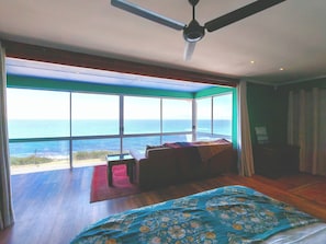 4 bedrooms, iron/ironing board, free WiFi, bed sheets - Boho Ocean-View Villa: Pool & Walk to Beach (Murdock Valley)