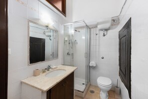 Shower, hair dryer, towels - Donna Carmela Sea View Room with Wi-Fi and Air Conditioning (Pisciotta)