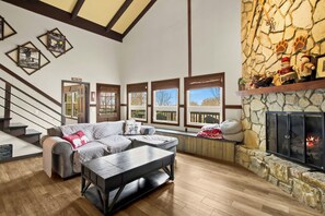 Smart TV, fireplace - Cozy 4 bedroom, Ski in Ski out, Pet Friendly, on slope Beech Mountain (Beech Mountain)