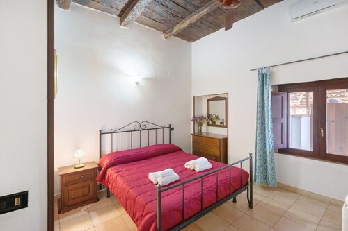 Gelso Room with Wi-Fi and Air Conditioning