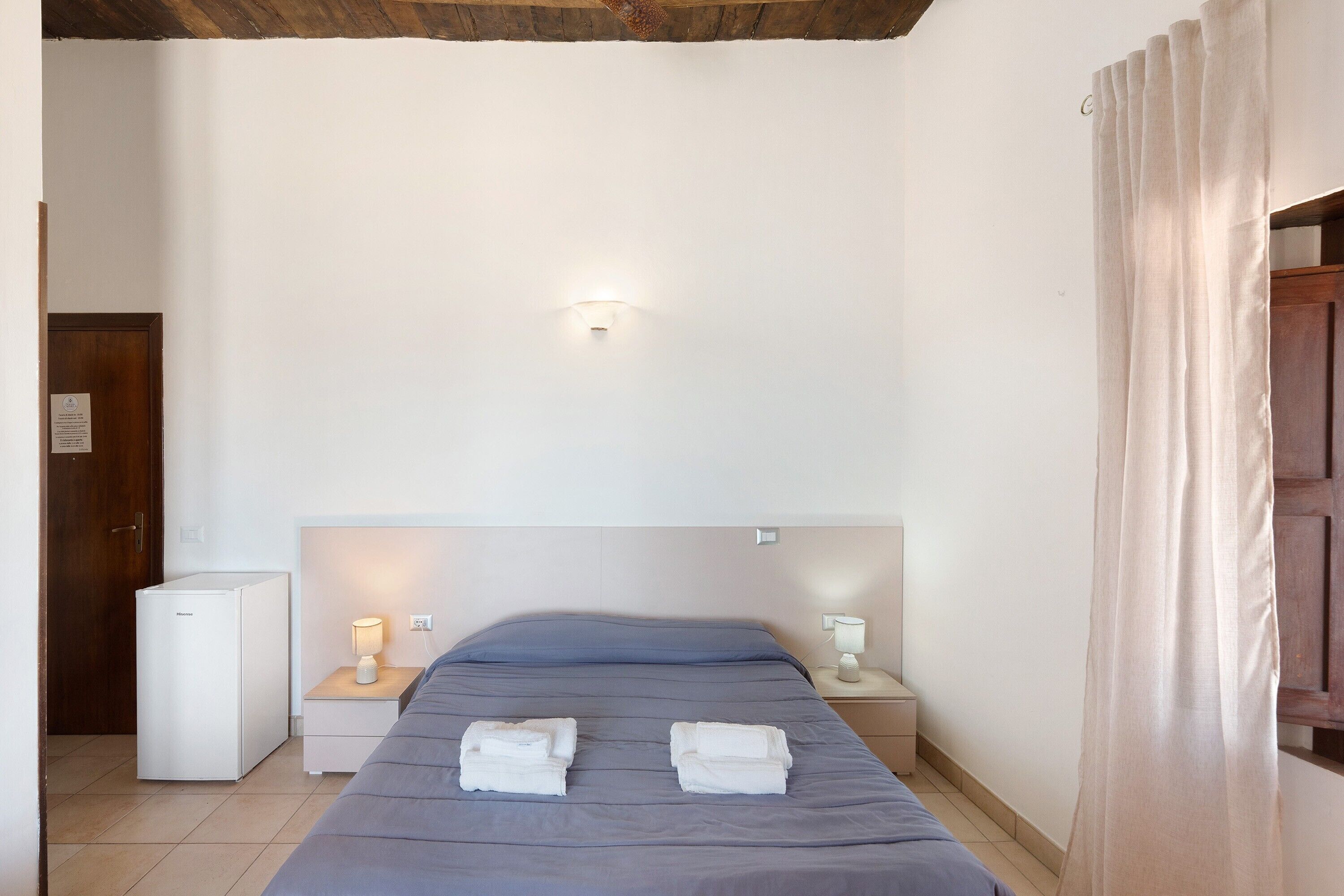 WiFi, bed sheets