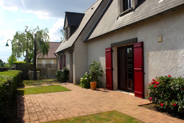 Exterior - Guest Room "La Pastuline" – Comfortable Stay Near Town Center (Montlouis-sur-Loire)