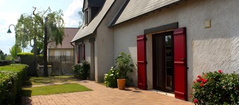 Guest Room "La Pastuline" – Comfortable Stay Near Town Center