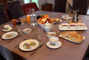 Dining - Guest Room "La Pastuline" – Comfortable Stay Near Town Center (Montlouis-sur-Loire)