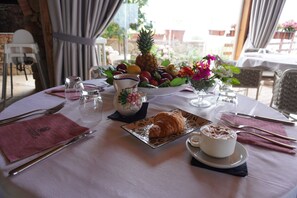 Dining - Pisciotta Sea View Room with Wi-Fi and Air Conditioning (Pisciotta)