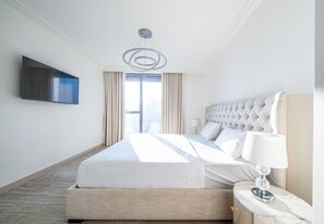 In-room safe, iron/ironing board, free WiFi, bed sheets - Luxury 2 Bed in Boulevard Point with City Views (Dubai)