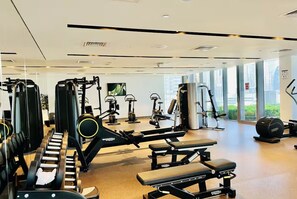 Fitness facility - Luxury 2 Bed in Boulevard Point with City Views (Dubai)