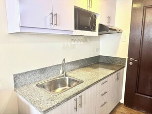 Private kitchen - Clean & Cozy Studio (Silang)