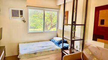 Silitysrauta/-lauta, Wi-Fi, vuodevaatteet