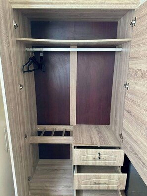 Interior - Calm and Clean Getaway + 400mbps+Netflix+Disney (Silang)