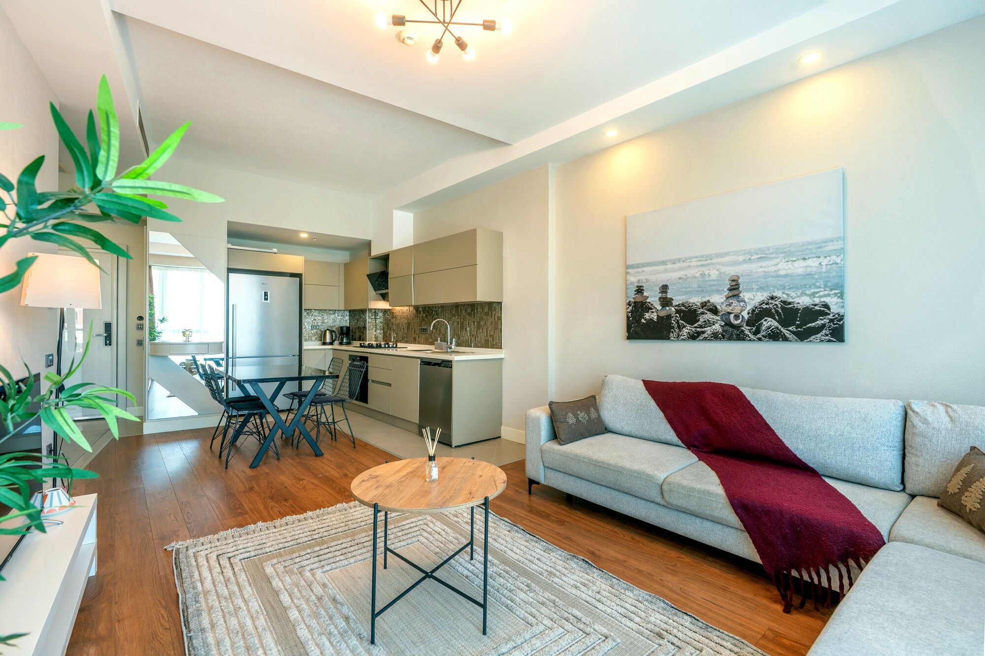 Condo de lujo, 1 habitación, se aceptan mascotas, junto a la playa | Tabla de planchar con plancha y wifi gratis 