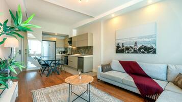Condo de lujo, 1 habitación, se aceptan mascotas, junto a la playa | Tabla de planchar con plancha y wifi gratis
