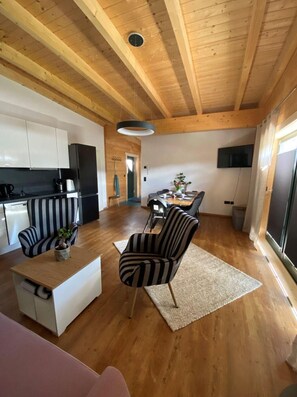 TV - Apartment 'Ferienwohnung Sußebach mit 80 qm' (Vöhringen)