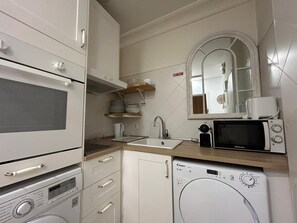 Tủ lạnh, lò vi sóng, lò nướng, bếp nấu 