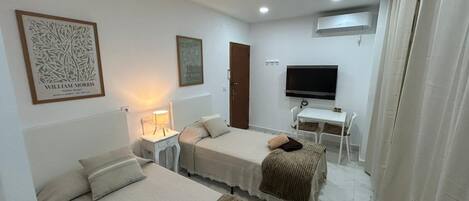Basic Double Room, Courtyard (R5) | Desk, laptop workspace, free WiFi