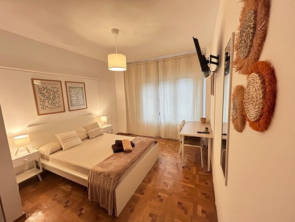 Doppia Comfort, vista città | Una scrivania, postazione laptop, Wi-Fi gratuito